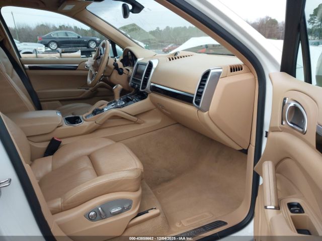 Porsche Cayenne Image 10