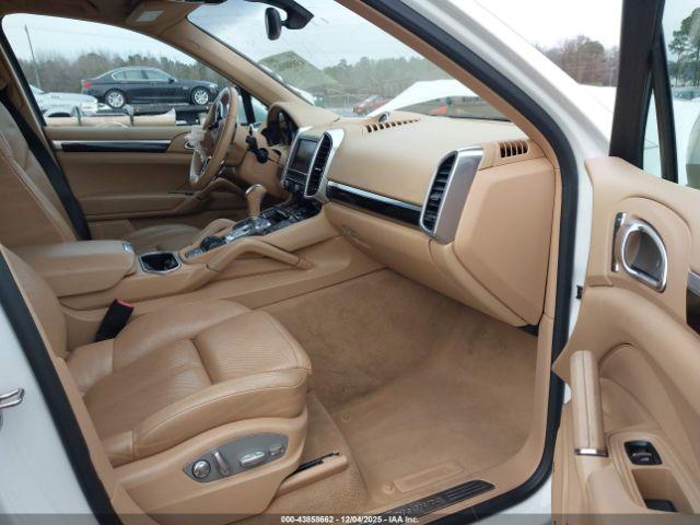 Porsche Cayenne Image 10