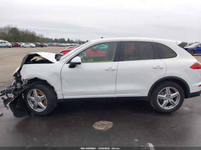 Porsche Cayenne Image 12