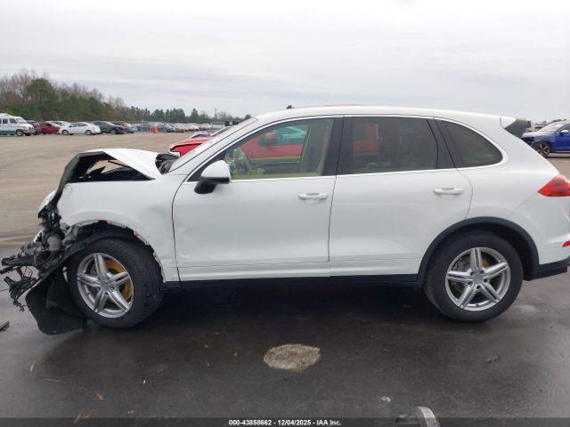 Porsche Cayenne Image 12