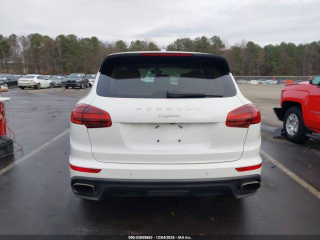 Porsche Cayenne Image 3