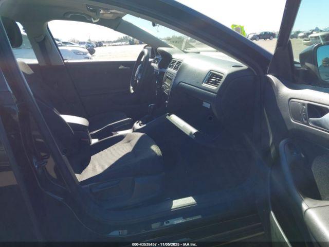 Volkswagen Jetta 2.0l S Image 3