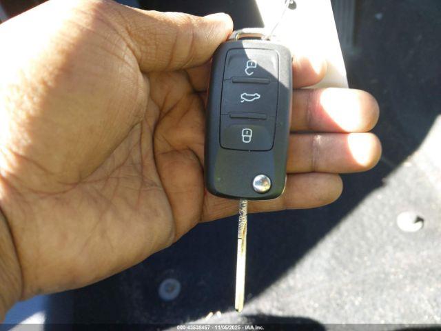 Volkswagen Jetta 2.0l S Image 7