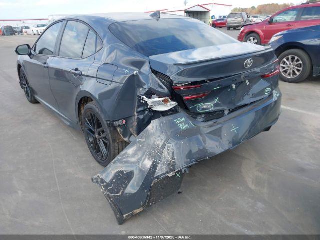 Toyota Camry Se Image 10