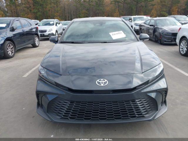 Toyota Camry Se Image 18