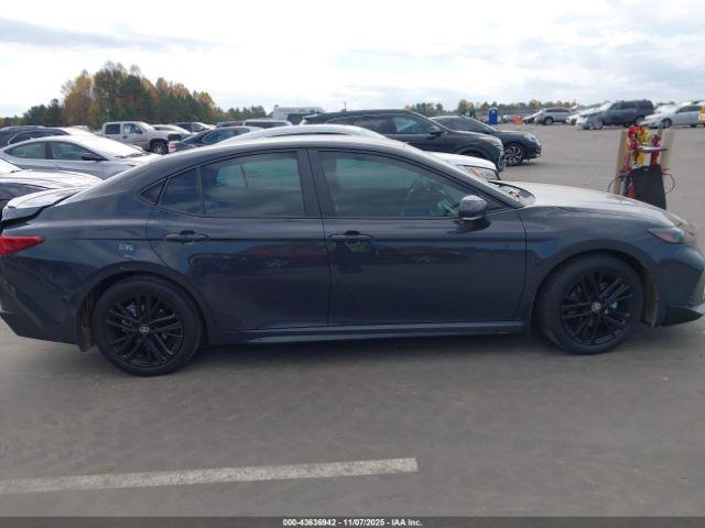 Toyota Camry Se Image 17