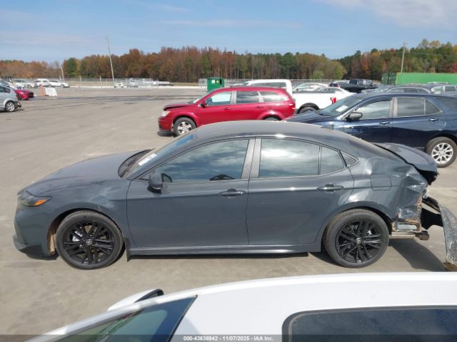 Toyota Camry Se Image 2