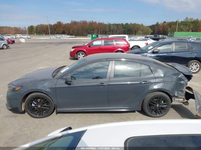 Toyota Camry Se Image 2