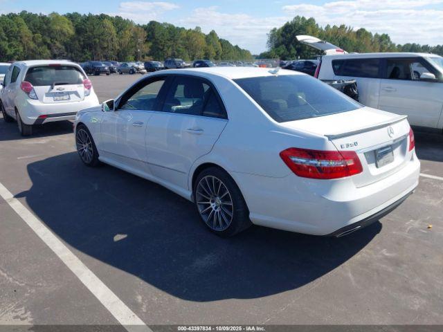 Mercedes-Benz E-Class Image 12