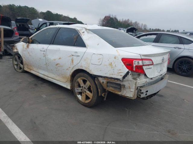 Toyota Camry Se Image 2