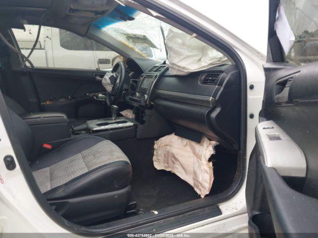 Toyota Camry Se Image 12