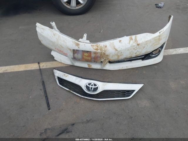 Toyota Camry Se Image 6