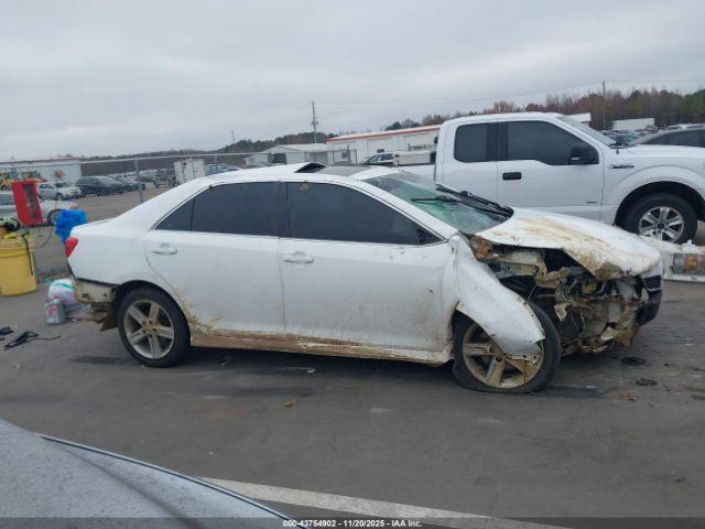 Toyota Camry Se Image 7
