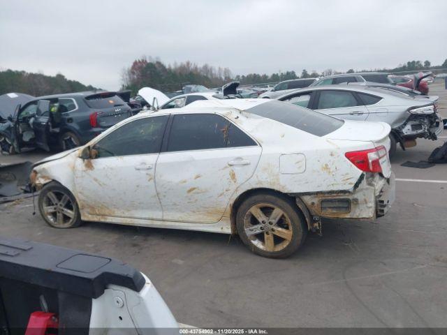 Toyota Camry Se Image 9