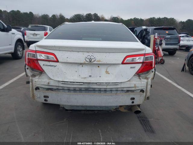 Toyota Camry Se Image 11