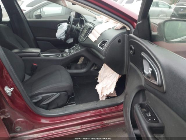 Chrysler 200 Limited Image 9