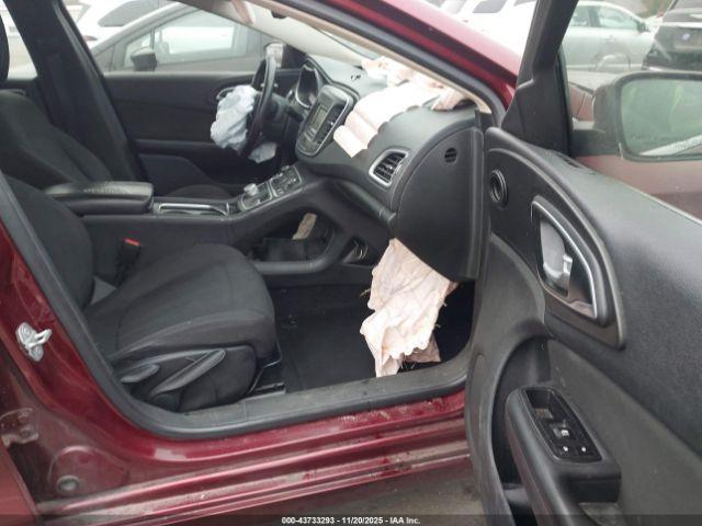 Chrysler 200 Limited Image 9