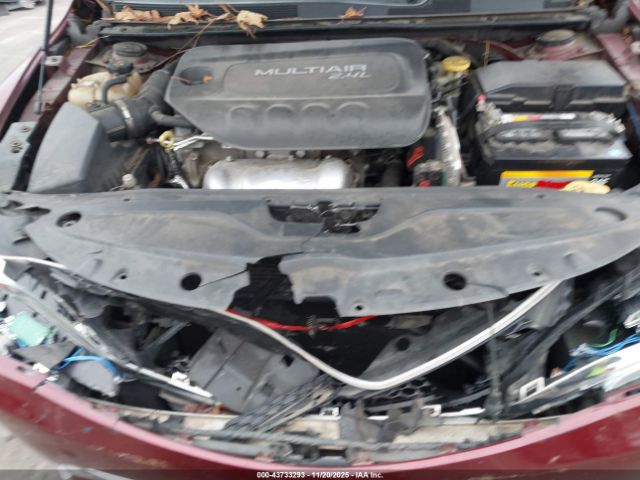 Chrysler 200 Limited Image 2