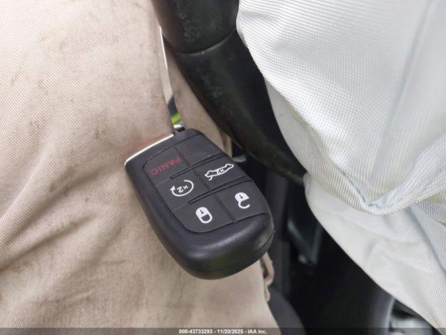 Chrysler 200 Limited Image 12