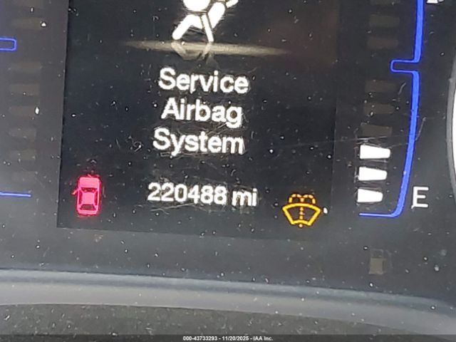 Chrysler 200 Limited Image 16