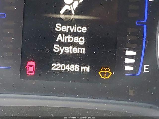 Chrysler 200 Limited Image 16