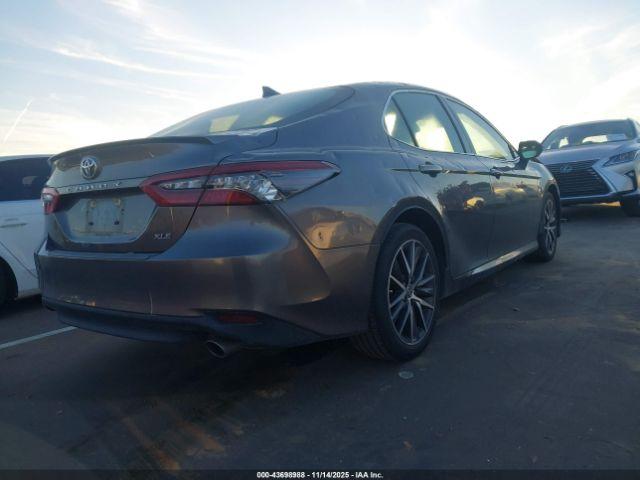 Toyota Camry Xle Image 20