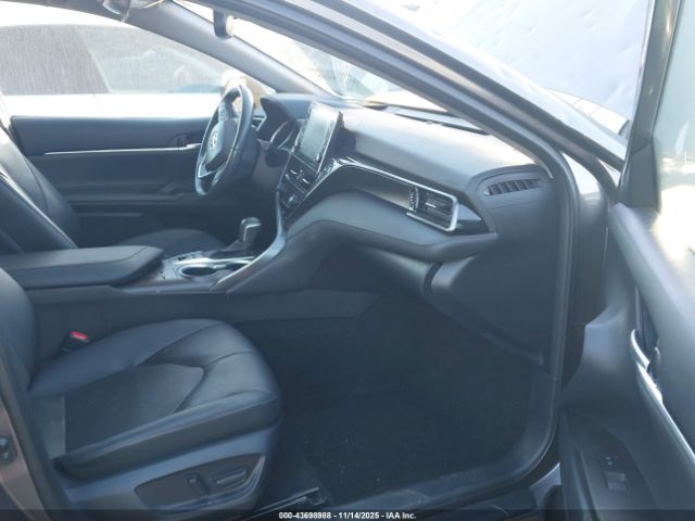 Toyota Camry Xle Image 10