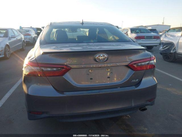 Toyota Camry Xle Image 15