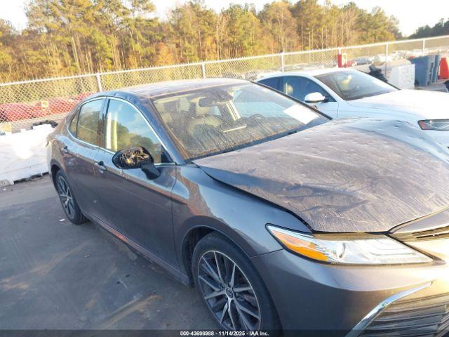 Toyota Camry Xle Image 16