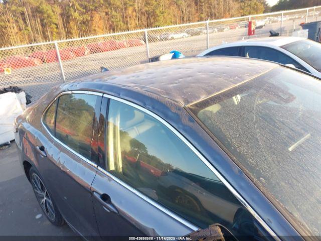 Toyota Camry Xle Image 19