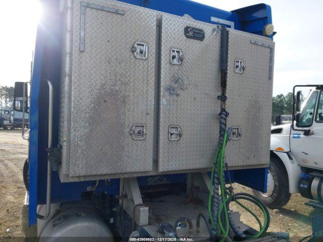 Peterbilt 579 Image 16