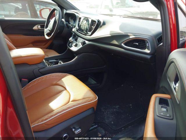 Chrysler Pacifica Pinnacle Image 3