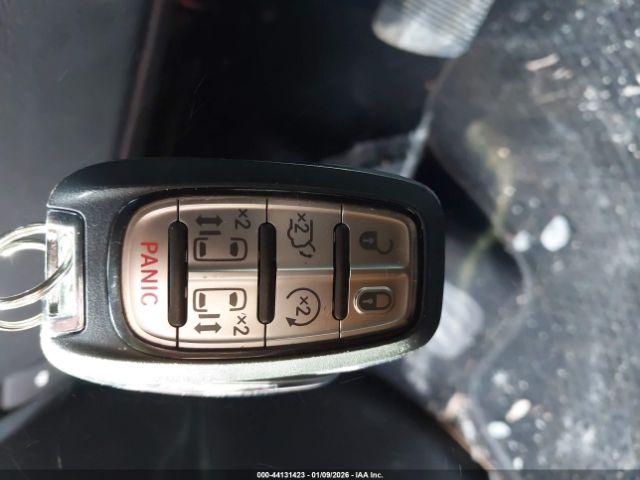 Chrysler Pacifica Pinnacle Image 20