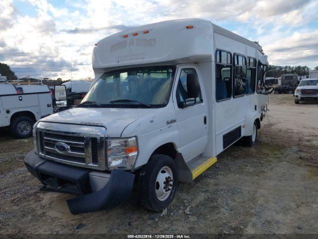Ford Econoline E350 Super Duty Cutaway Van Image 4