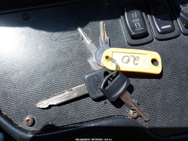 Ford Econoline E350 Super Duty Cutaway Van Image 13