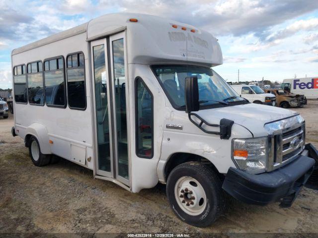 Ford Econoline E350 Super Duty Cutaway Van Image 14